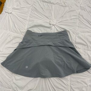 lululemon
Play off the Pleats Mid-Rise Skirt
Colour Rhino Grey
Size 2